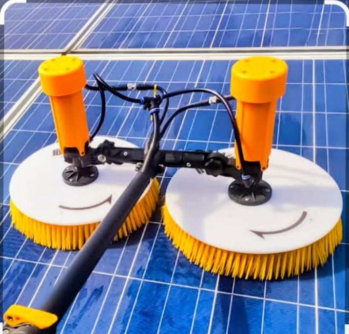 Equipo de limpieza de paneles solares